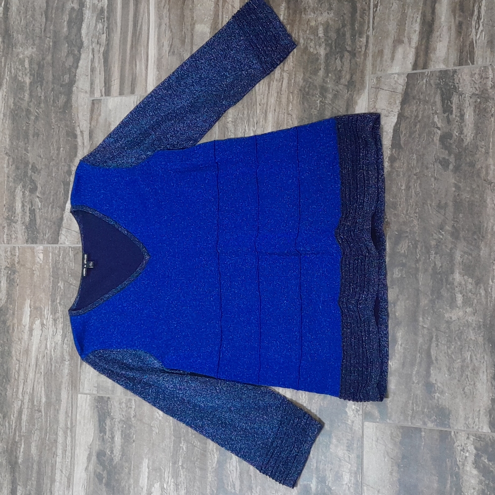 Cable and Gauge blue sparkle top size extra large